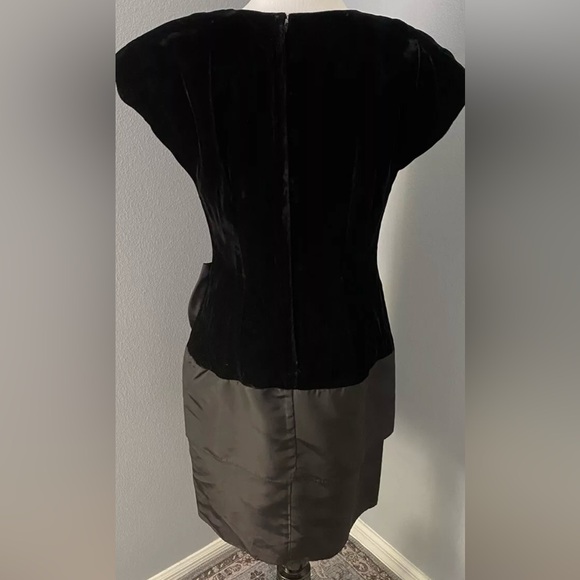 Vintage 80s Velvet Tiered Dress Size 12 by HW Collections - Picture 4 of 7